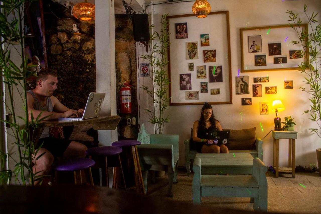 Los Amigos Hostel Flores Zewnętrze zdjęcie