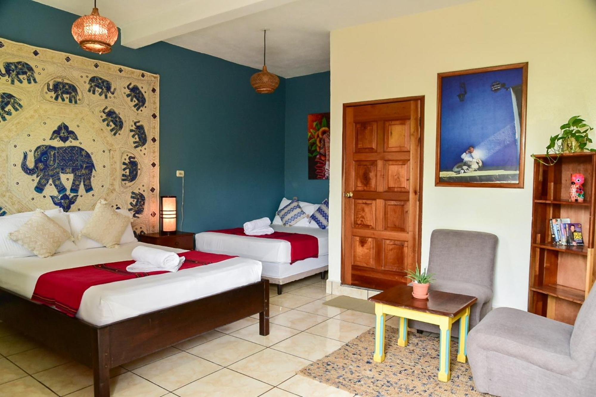 Los Amigos Hostel Flores Zewnętrze zdjęcie